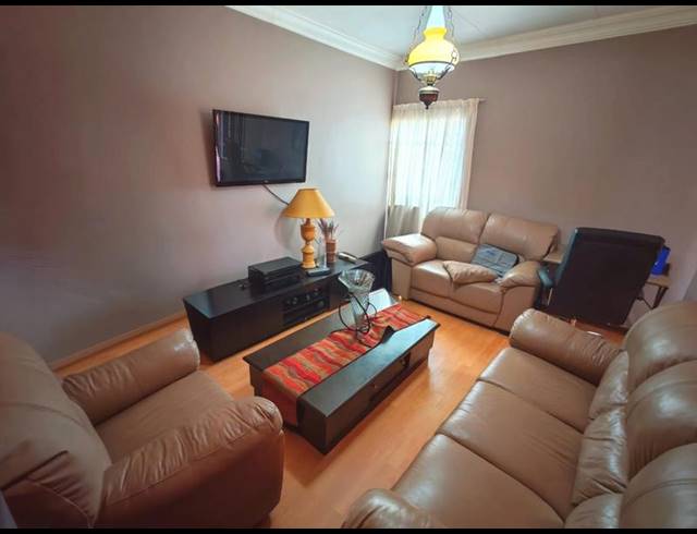 3 BEDROOM HOUSE FOR SALE IN SINOVILLE